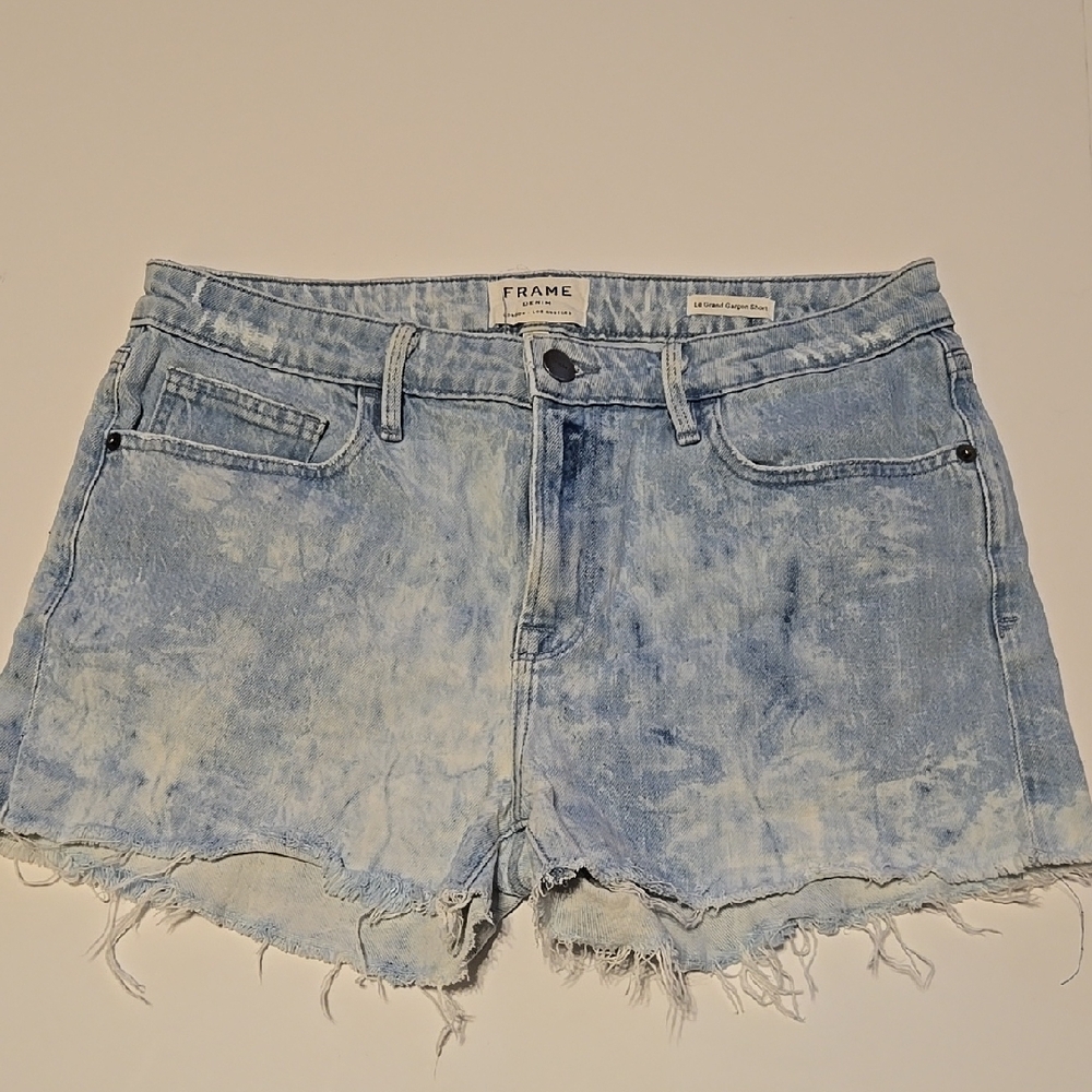 Frame Denim Le Grand Garcon Acid Wash Blue Jean Shorts with Frayed Hem Size 28
